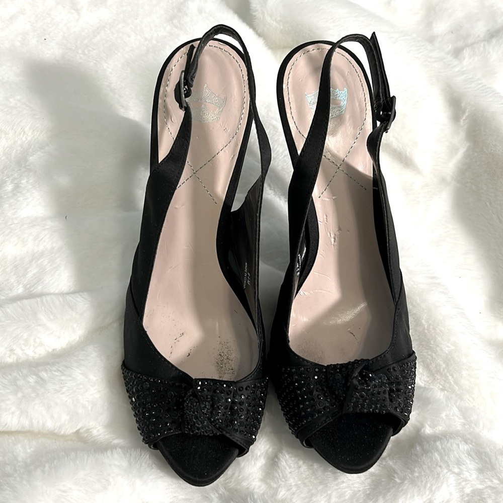 Crown DSW Elegant Satin and Crystal Heels. US SIZE 9.5
